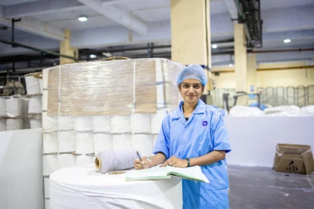 Koordinasi operasional untuk jasa logistik industri manufaktur